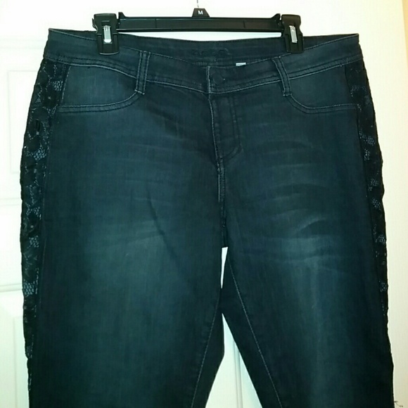 Bebe jeans like new! - Picture 1 of 4