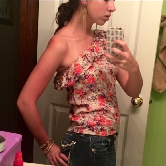 One Shoulder Ruffle Kirra Top - Picture 2 of 3
