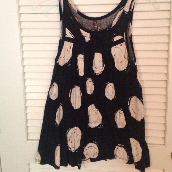 Black and white flowy top