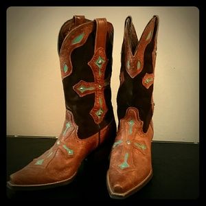 Women's Ariat  turquoise cross boot size 7B