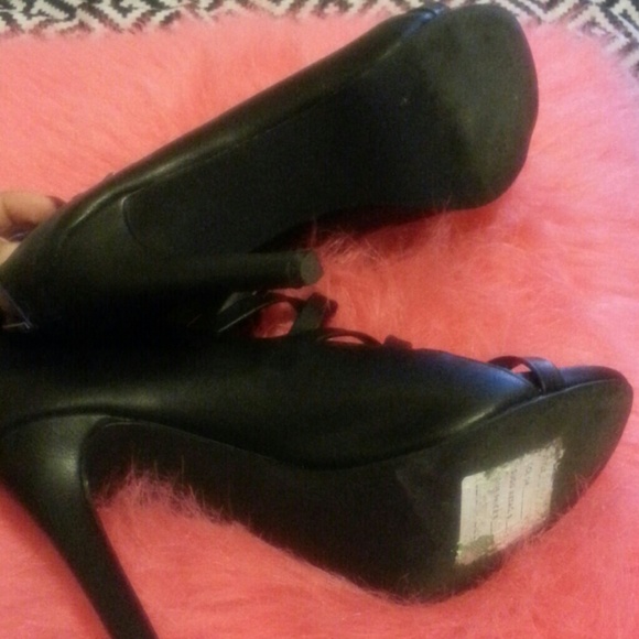 Heels - Picture 4 of 4