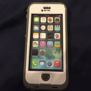 white/grey lifepoof 5/5S case nüüd