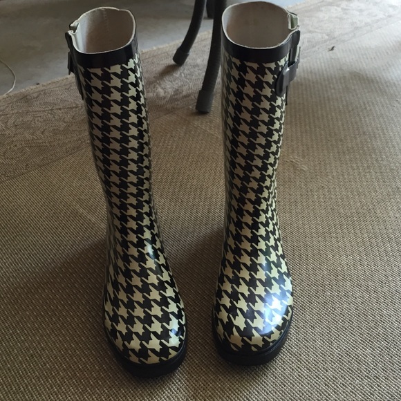 Houndstooth Rain Boots