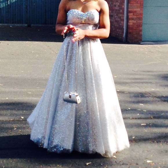 Silver prom dress - Picture 2 of 4