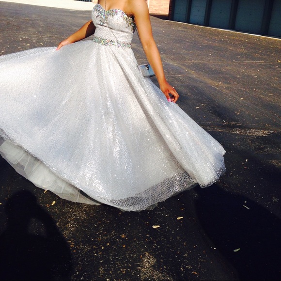 Silver prom dress - Picture 3 of 4