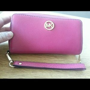 michael kors wristlet