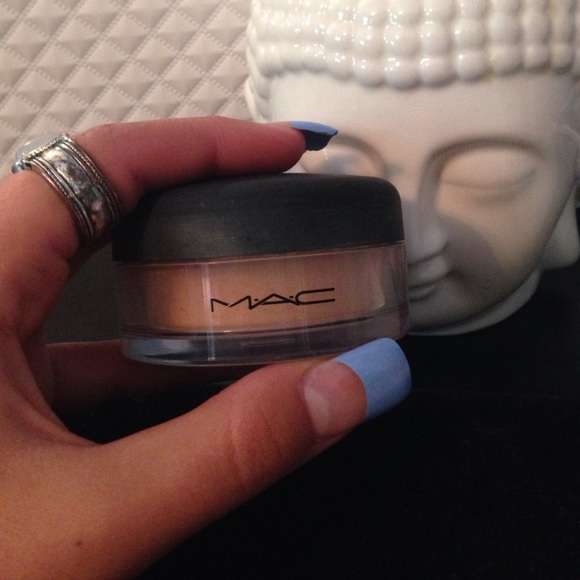 💗MAC💗 loose powder in medium plus