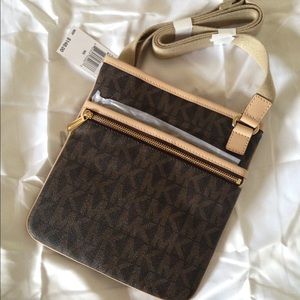 Michael Kors Jet Set Item in Brown