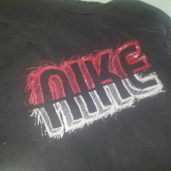 Black nike shirt