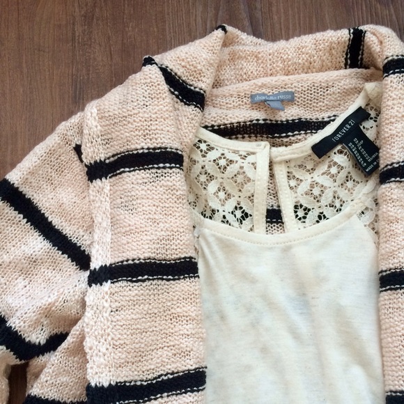 🚫SOLD🚫 Creamy pink & black striped knit cardigan - Picture 2 of 4