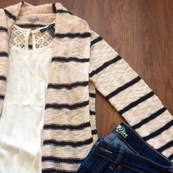 🚫SOLD🚫 Creamy pink & black striped knit cardigan - Picture 3 of 4