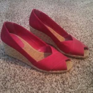 Lauren pink wedges