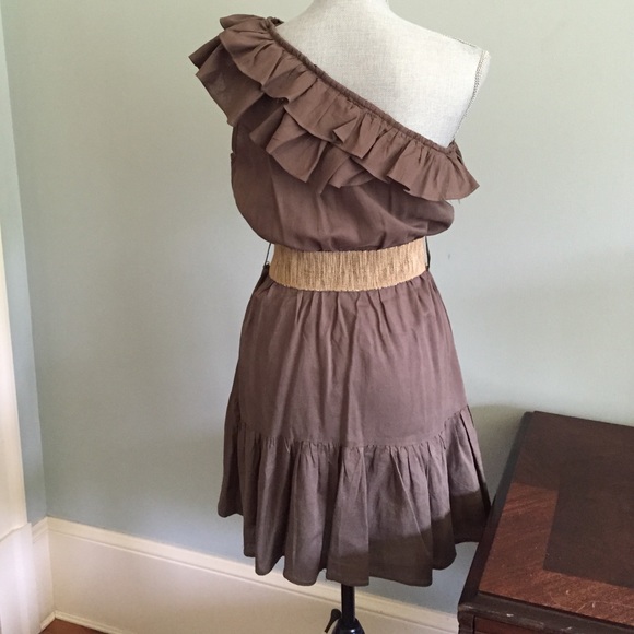One Shoulder Ruffle Dress! Size M - Picture 3 of 4