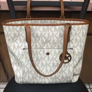 Michael kors SOLD✔️ on mer,cari ❗️