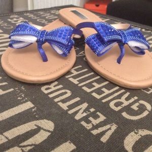 International concepts royal blue flip flops