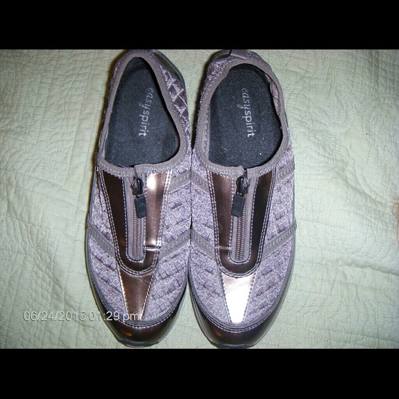 71 off Easy Spirit Shoes SOLD IN BUNDLE. Cute, bronze Size 8 Easy