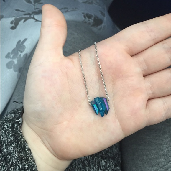 The Affinity Choker - 3 Quartz crystal choker🌿 - Picture 2 of 4