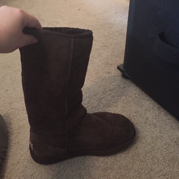 Tall brown ugg - Picture 3 of 3