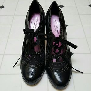 Sz 7.5 Ladies black leather oxford style heels