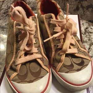 Coach Style A1076 Barrett in Khaki/Natural.