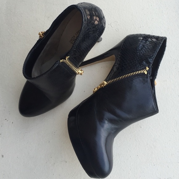 🎈Michael Kors Heeled ankle booties with snake skin design - Picture 2 of 6