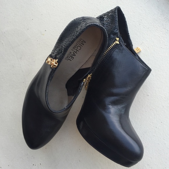 🎈Michael Kors Heeled ankle booties with snake skin design - Picture 3 of 6