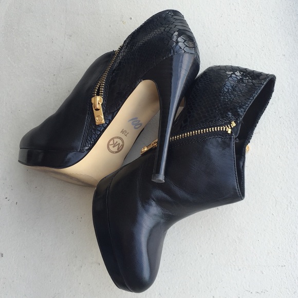 🎈Michael Kors Heeled ankle booties with snake skin design - Picture 4 of 6
