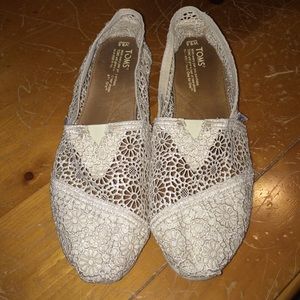 TOMS natural crochet women's classics
