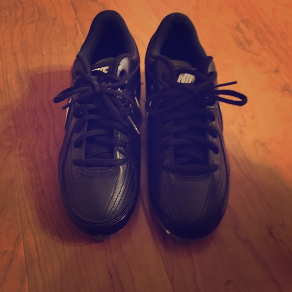 Nike Shoes - NWOT Nike Softball Cleats. Size 6.