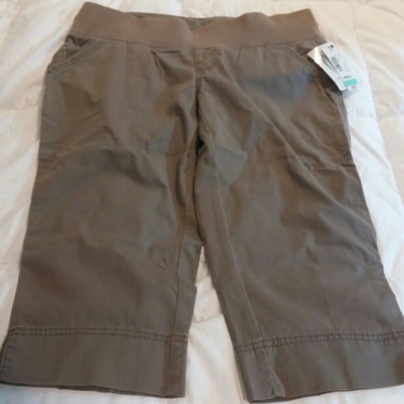 Brand new Olive green maternity capris