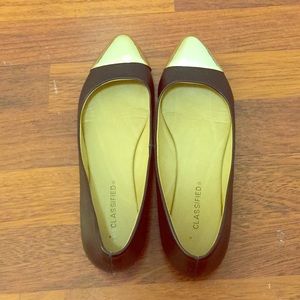 Black, gold captoe flats in size 7