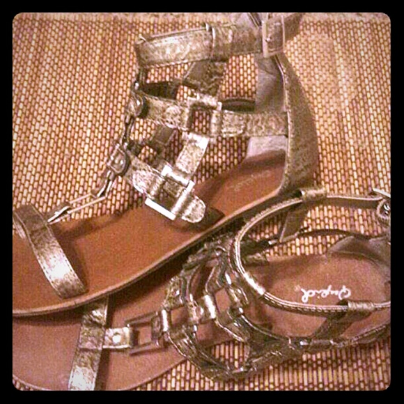Brand new Cages Qupid Sandals