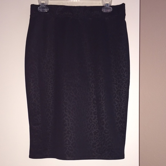 Black leopard pencil skirt
