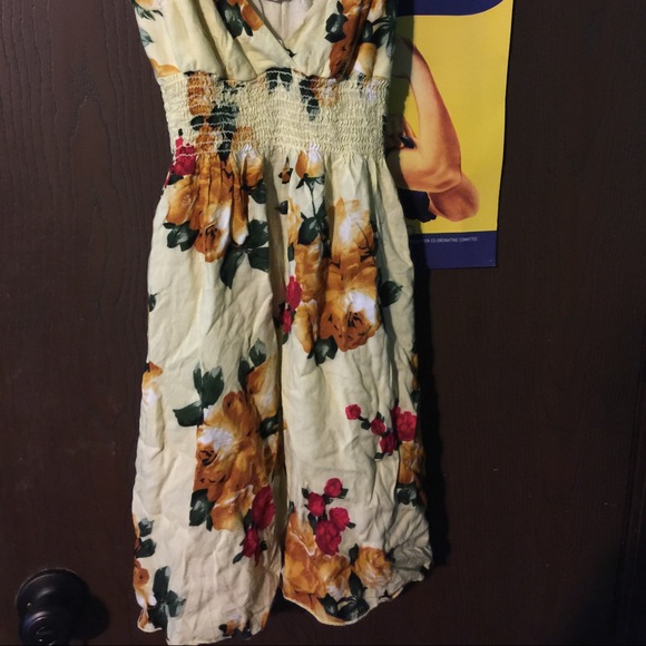 Summer dress - Picture 2 of 4