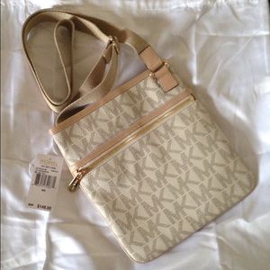 Michael Kors Jet Set Item Bag