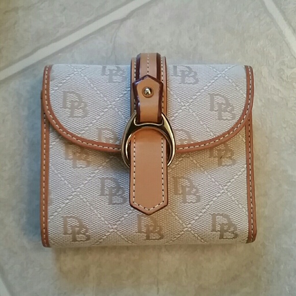 Authentic Dooney and Bourke bag w/ matching wallet - Picture 3 of 4