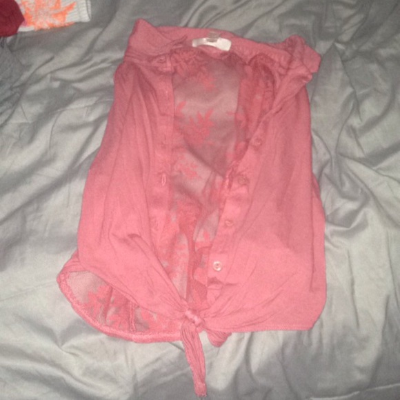 A Button up top - Picture 1 of 1