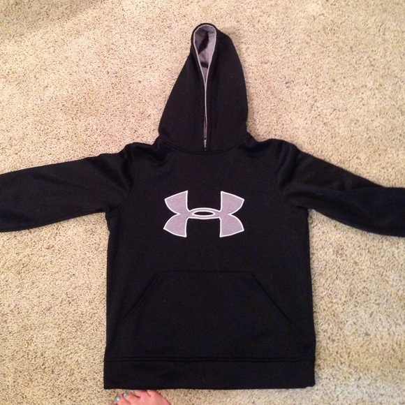 Under Armour youth small. Black with gray