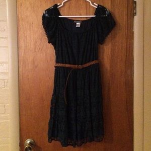 Lace dress with brown belt