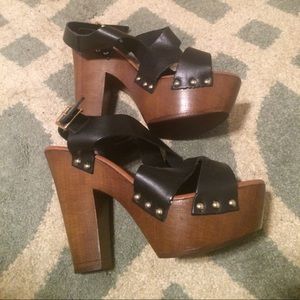 Black platform Steve Madden sandals