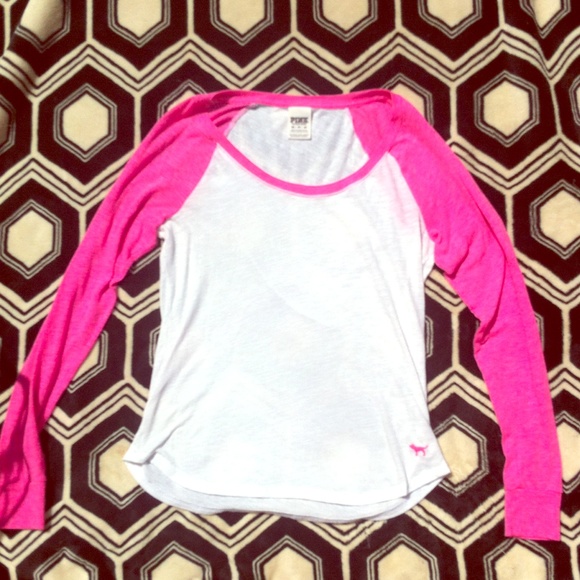 PINK Victoria's Secret Tops - VS PINK BASEBALL TEE 💘