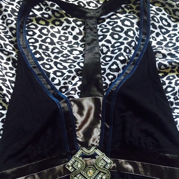 A dress - Picture 2 of 4