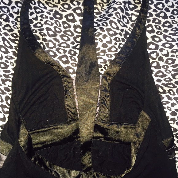 A dress - Picture 4 of 4