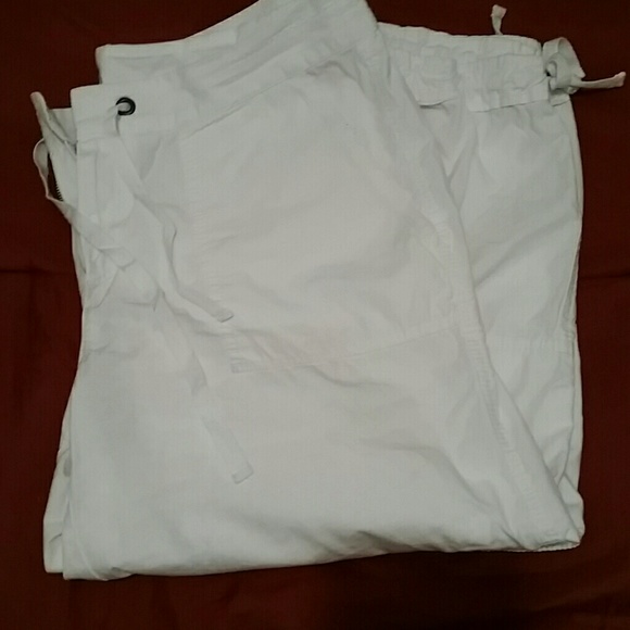 Liz Claiborne white capris  sz 12