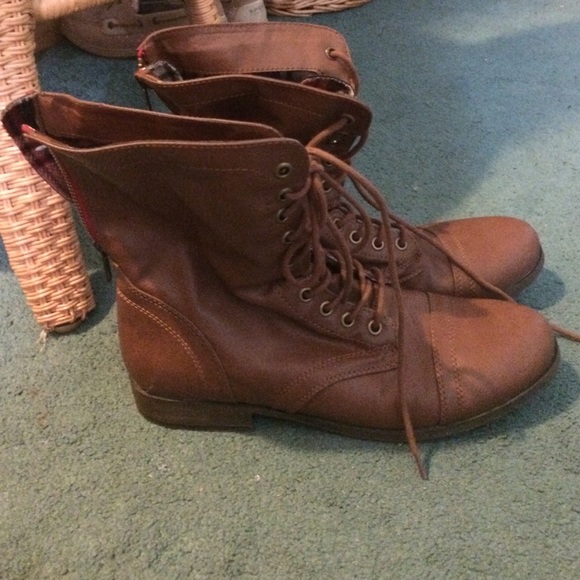 Combat boots