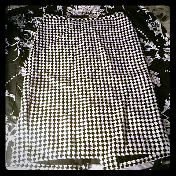 Wool Houndsooth Skirt