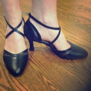 CAPEZIO SALSA Shoes. Size 7.
