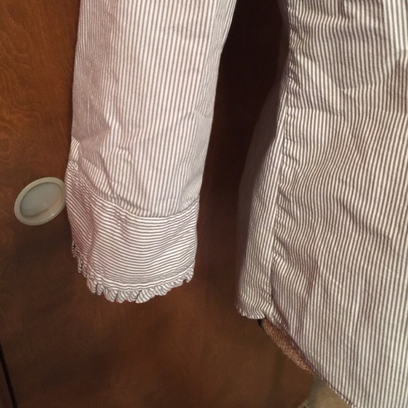 SOLD IN BUNDLE! Preppy Blue & White Button up - Picture 2 of 3