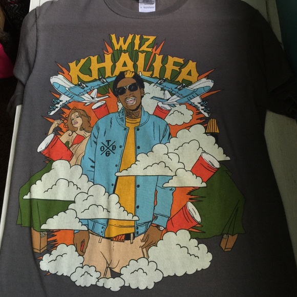 Gray "Wiz Khalifa" shirtsleeve T-shirt