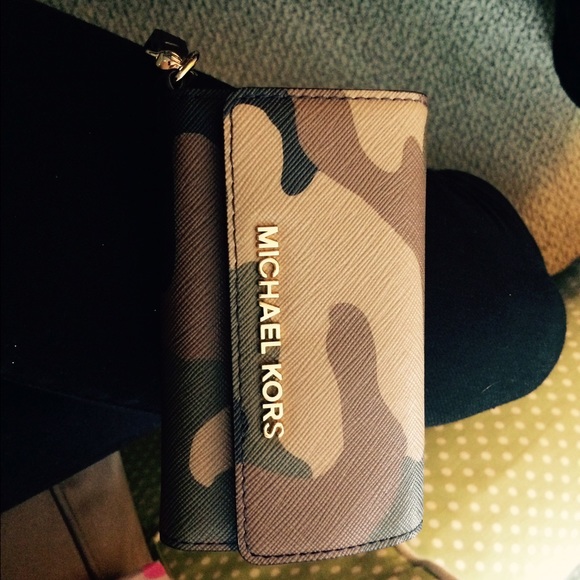 Michael Kors wallet/phone case